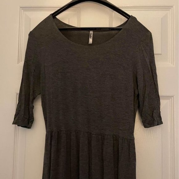 !! NWOT - NEVER WORN - Size XL 1/2 Sleeve Gray Maxi Dress - Picture 2 of 3